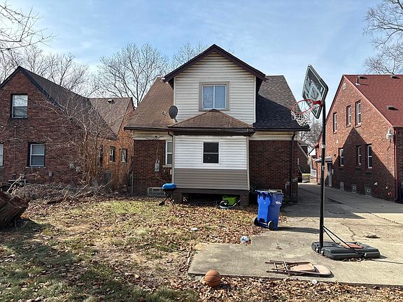 5th image of 15858 Sussex St