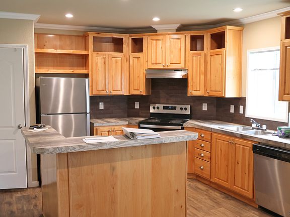Spacious kitchen with all appliances and a nice pantry