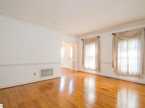 3rd image of 207 Quail Creek Ln