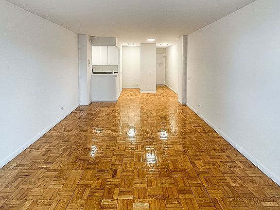 3rd image of 150 E 18th St APT 12P