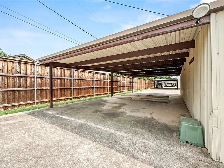 5718 Cancun Dr — Photo 24