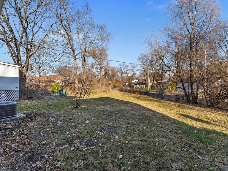 1614 Bredell Ave — Photo 23