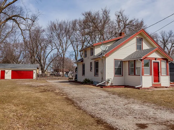 324 Hart Ave, Des Moines, IA 50315