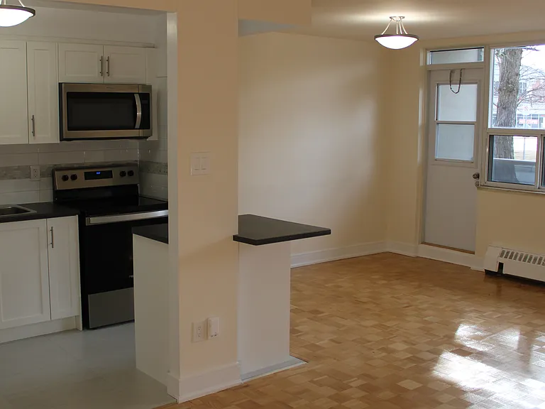 7471 Yonge St — Photo 29