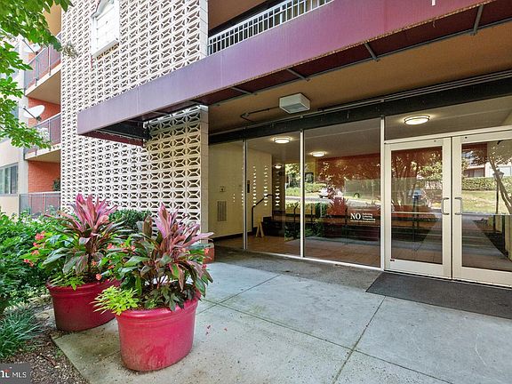 2nd image of 4 S Van Dorn St APT 206