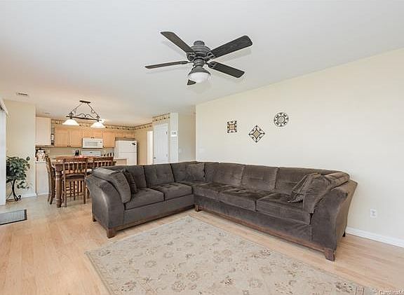 4th image of 120 Dutchmans Meadow Dr
