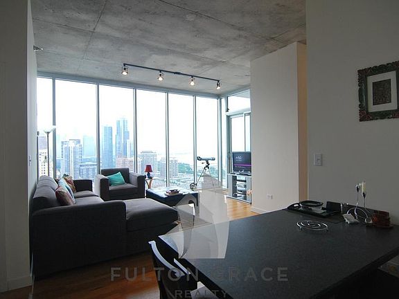 2nd image of 1740 S Michigan Ave #Three001