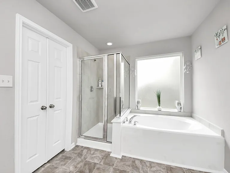 2918 Silverhorn Ln — Photo 34