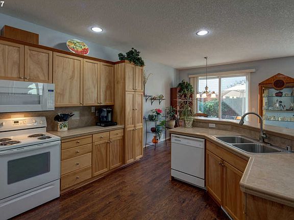 5th image of 4021 NE 93rd St