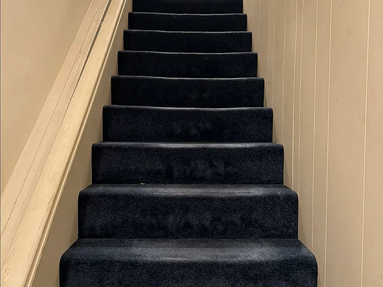 steps to third floor apartment