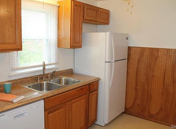 5th image of 9430 Flora Ave