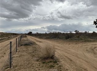 17 Smith Rd, Phelan, CA 92371