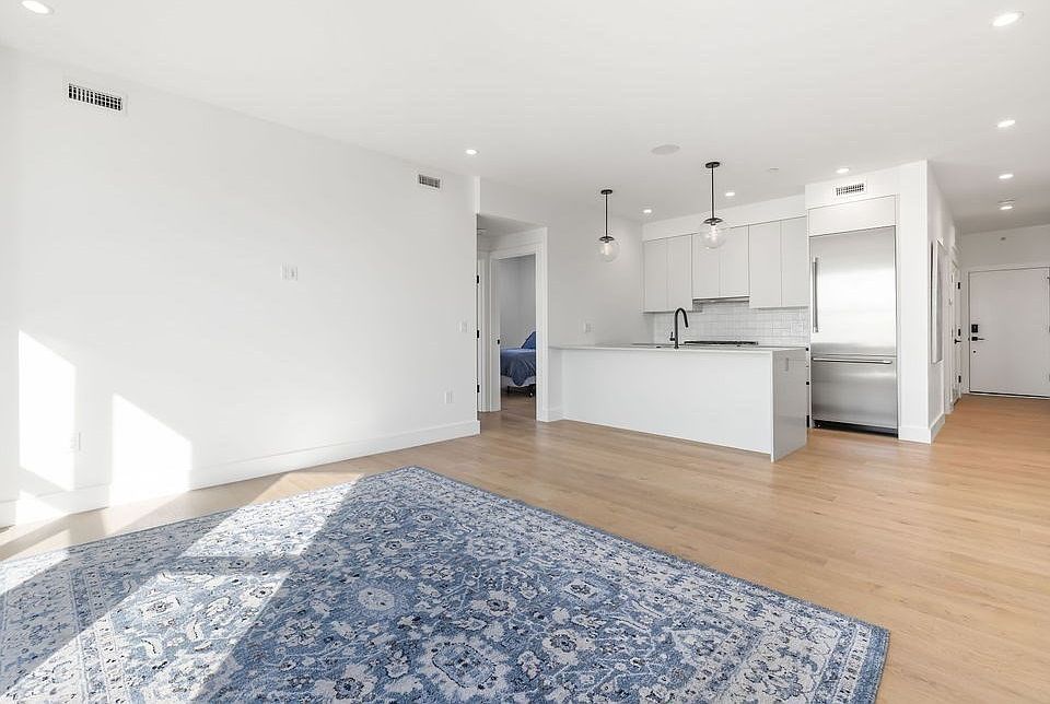 1st image of 472 W Broadway Unit 501