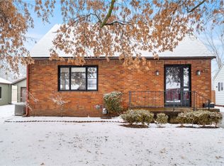 620 Maple St, Pella, IA 50219