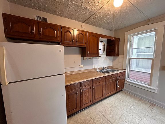 3rd image of 1458 W 3rd St #1/2