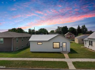 907 4th Ave W, Williston, ND 58801