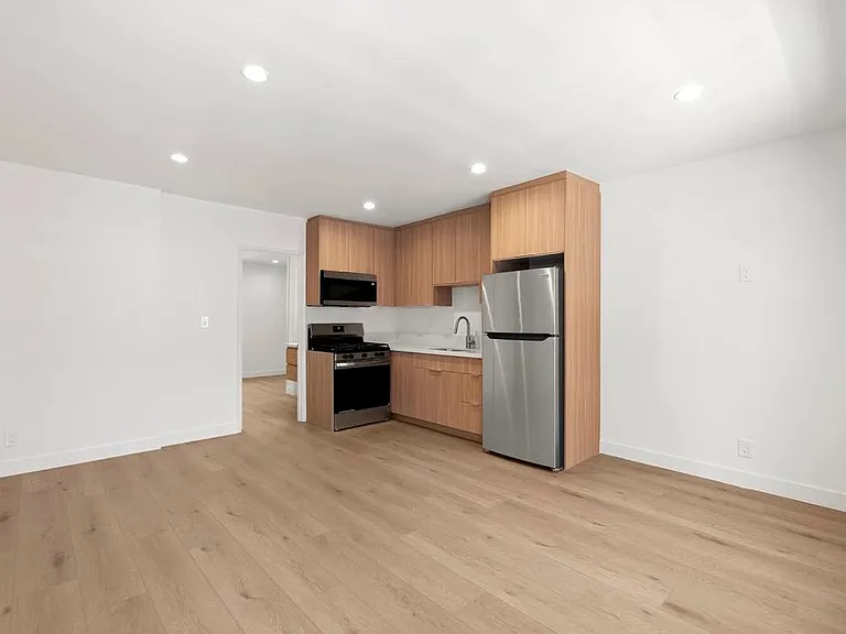 739 N Sweetzer Ave #7 — Photo 4