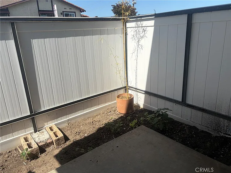 1439 Jellick Ave #B — Photo 10