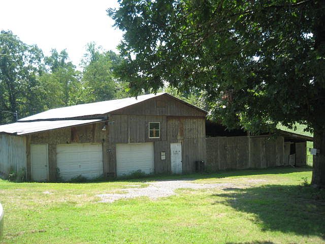 2nd image of 4295 Horseshoe Bend Rd