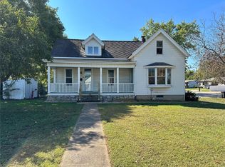 1161 W Saint Joseph St, Perryville, MO 63775