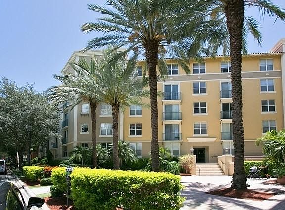 2nd image of 630 S Sapodilla Avenue #Ph16