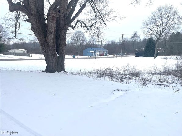 2760 Columbiana Rd, New Springfield, OH 44443