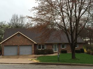 2037 Honeysuckle Ln, Jefferson City, MO 65109