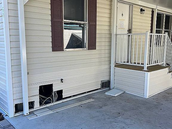 2nd image of 60 Windward Ct
