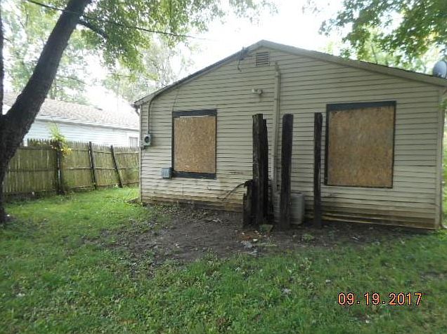 2nd image of 2831 N Gladstone Ave