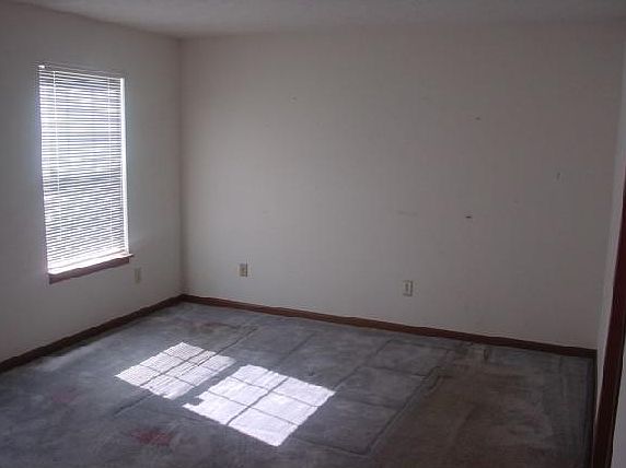 5th image of 1707 W River Shore Pkwy
