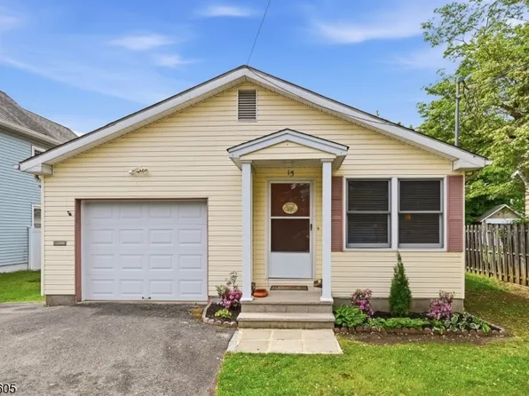 15 Orchard St, Bloomingdale Boro, NJ 07403