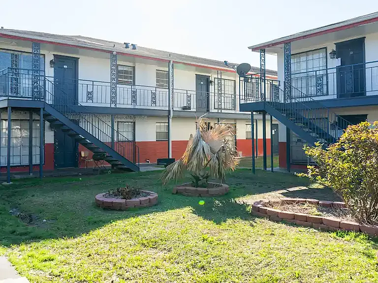 Glen Willow Apartments — Photo 8