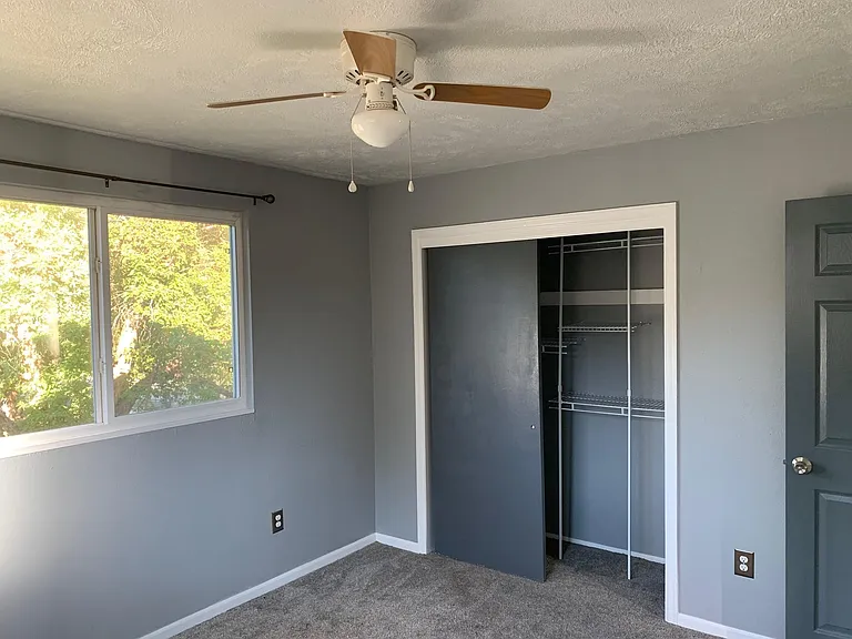 6233 S Sterne Pkwy — Photo 10