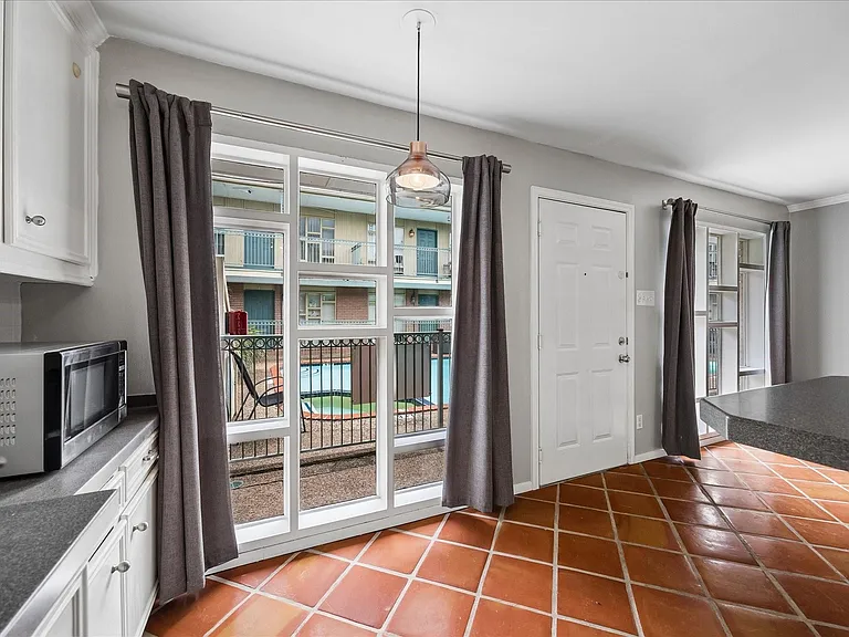3502 Burlington St #13 — Photo 11
