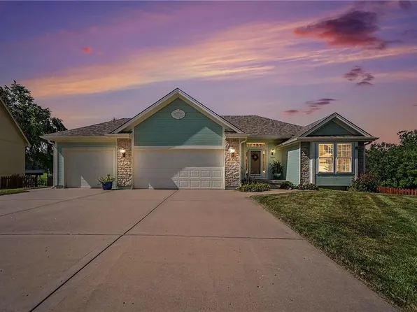 2004 NE 196th Pl, Smithville, MO 64089