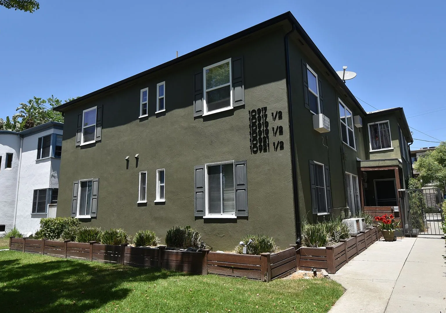 10919 C — Photo 1