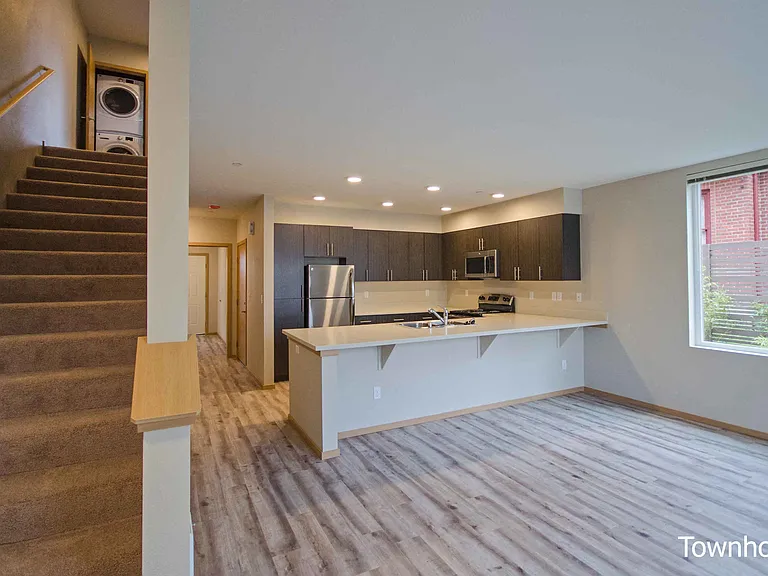 Spyglass Hill Apartments — Photo 38