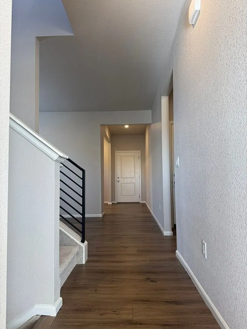 Brand New Spacious 5 Bd Home In Banning Lewis Ranch — Photo 2