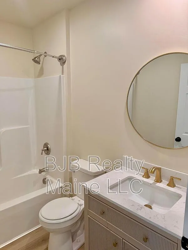 2 bed, 1.0 bath, 848 sqft, $2,300 — Photo 3