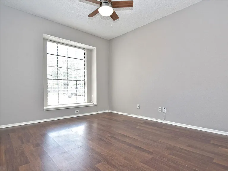 813 Primrose Ln — Photo 22