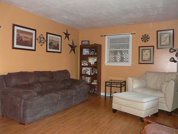 3rd image of 218 Briarwood Dr