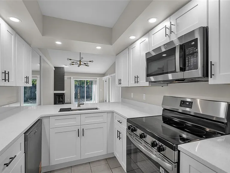 8313 Citrus Chase Dr — Photo 12