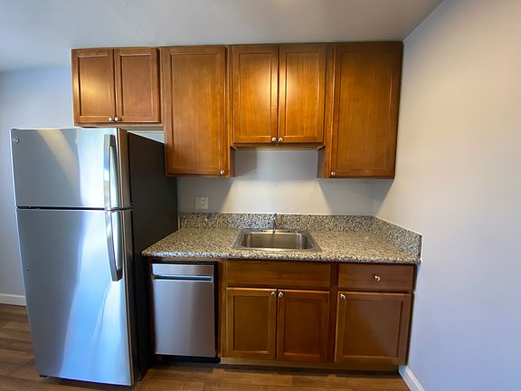 4th image of 650 E 17th St APT 28