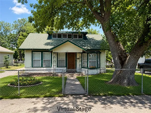 111 Dunbar St, Refugio, TX 78377
