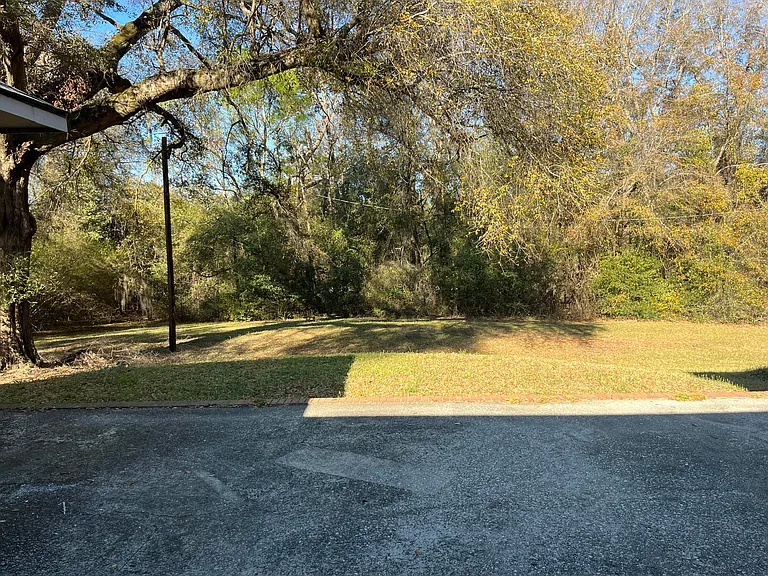 2110 Broome Rd — Photo 15