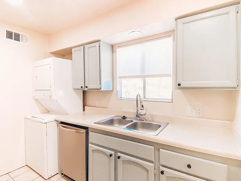 4215 Calle Barona #B — Photo 21