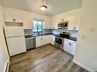 424 Broderick Dr NE APT 3, Cedar Rapids, IA 52402