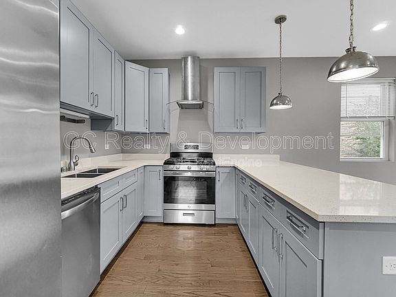 3rd image of 1048 N Lawndale Ave #1