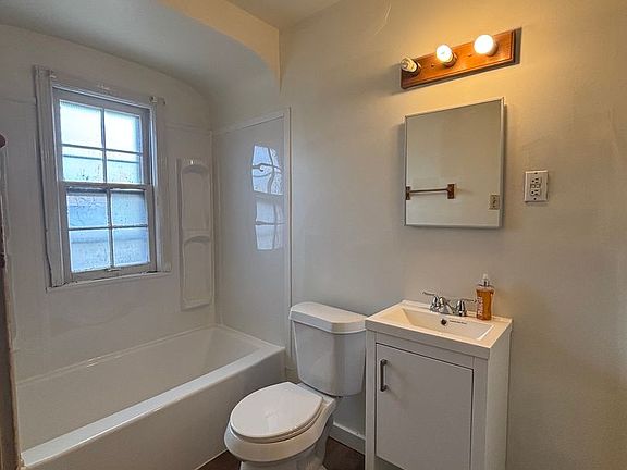 5th image of 19351 Lake Shore Blvd APT 5
