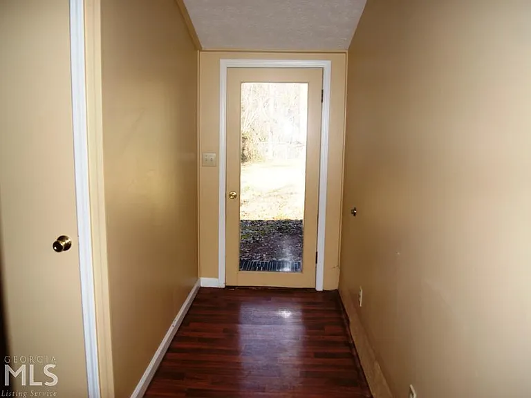 294 Longview Dr — Photo 8